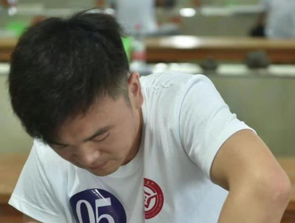 王晓兵的瓷艺人生：以瓷为媒，书写辉煌
