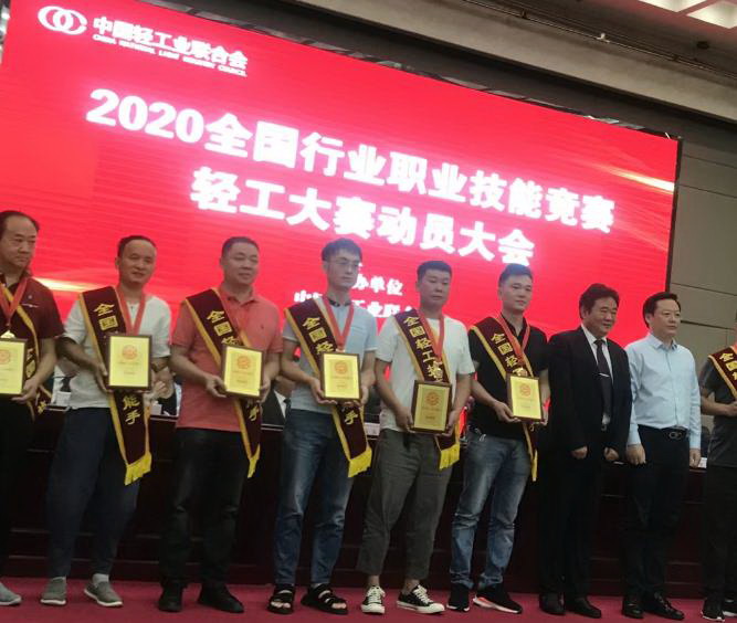 王晓兵陶瓷艺术荣膺多项殊荣