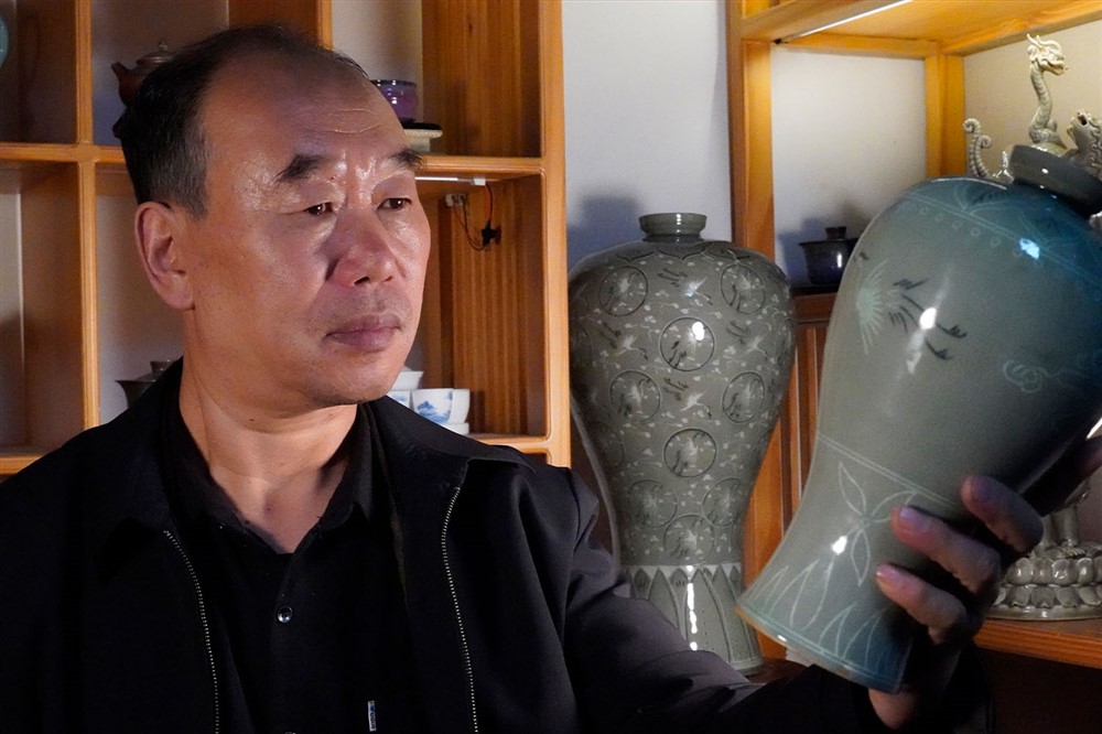 中国陶瓷设计艺术大师梅国建弟子王青伟入编《河南陶瓷40年大师精品鉴藏》
