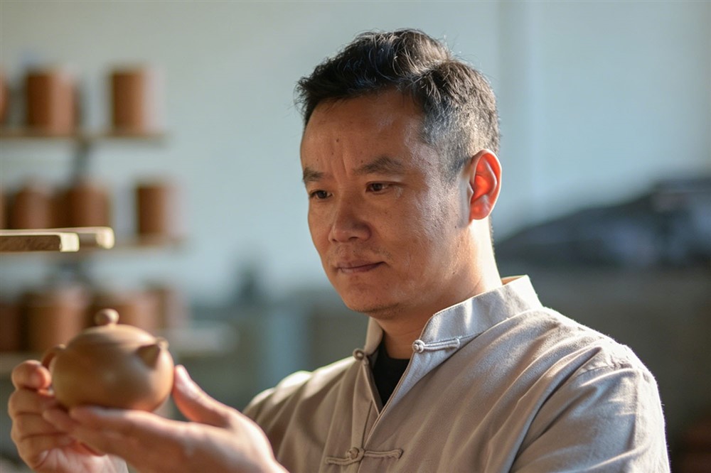 黑陶制作技艺传承人王亮亮入编《河南陶瓷40年大师精品鉴藏》